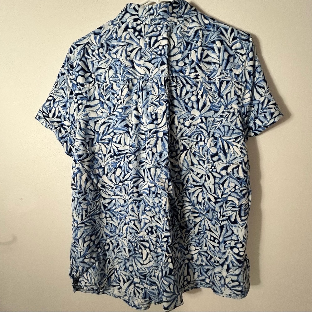 Croft & Barrow Blue and Short Sleeve Button White Leaf Pattern Shirt Size L NWT - Picture 3 of 10